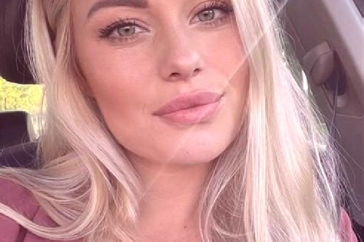 Abigail, 34, a blonde hazel-eyed ebony companion based in Baduleasa. Offering Travel Companion, Striptease, CIM, Erotic Massage, BDSM. Available for incall a...