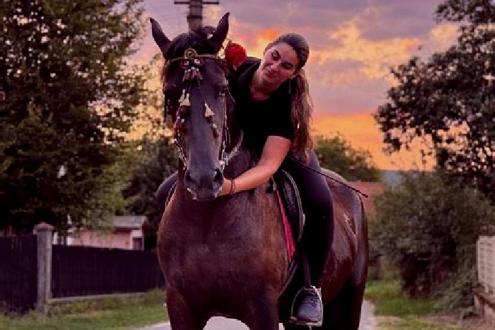 Abigail, 34 — Escort in Mihaesti, Romania