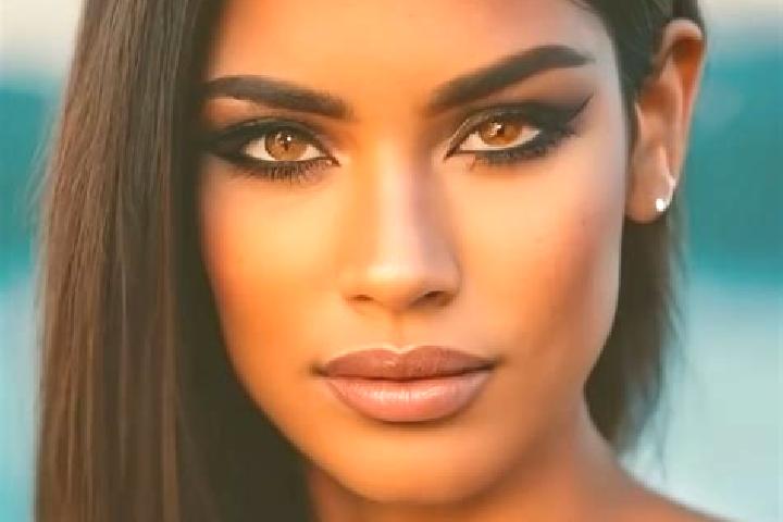 Abigail, 35, a blonde amber-eyed latina companion based in Seunudon. Offering A-Level, CIM. Available for incall and outcall, overnight bookings available.