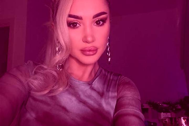 Abigail, 36, a blonde amber-eyed middle eastern companion based in Zall-Bastar. Offering GFE, Massage, Overnight, Duos. Available for incall and outcall, ove...