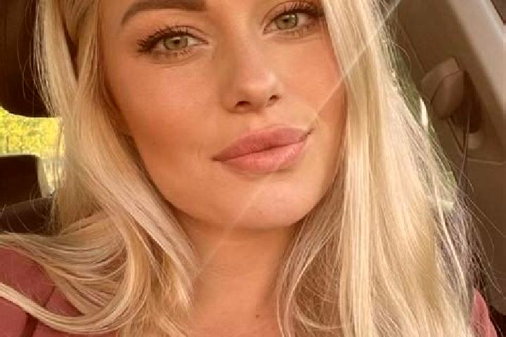 Abigail, 36, a blonde hazel-eyed ebony companion based in Buynovichi. Offering Tantra, Overnight, Domination, Striptease. Available for incall and outcall, d...