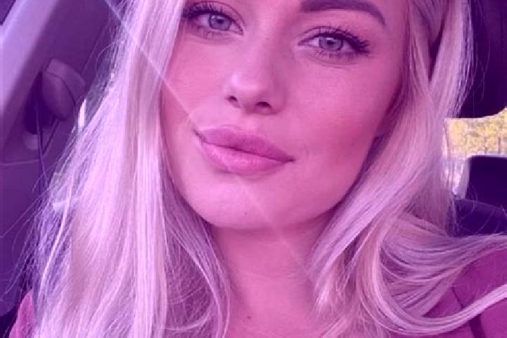 Abigail, 36, a blonde hazel-eyed european companion based in Builth Wells. Offering Roleplay, Deep French Kissing, Duos, Girlfriend Experience, Travel Compan...