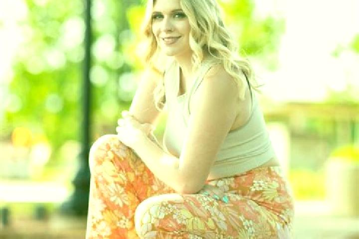 Abigail, 36 — Escort in Holmen, United States