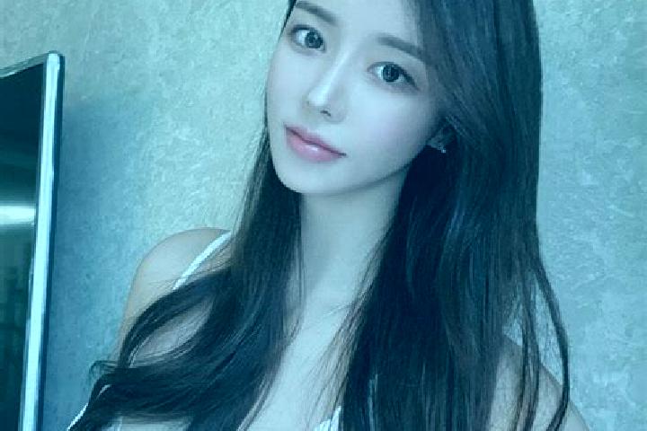Abigail, 37 — Escort in Wujiaying, China
