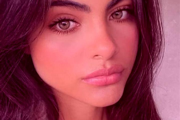 Abigail, 38, a brunette green-eyed latina companion based in Claresholm. Offering Erotic Massage, CIM, Striptease, Massage, BDSM. Available for incall and ou...