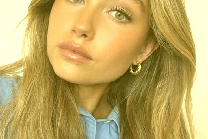 Abigail, 38, a dark blonde green-eyed mixed companion based in Le Fousseret. Offering Striptease, Erotic Massage, A-Level. Available for incall and outcall, ...