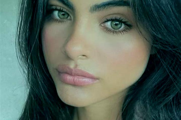 Abigail, 39, a brunette grey-eyed indian companion based in Daraw. Offering OWO, Party Girl, Overnight. Available for incall and outcall, day and evening dates.