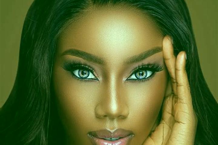 Abigail, 39, a chestnut blue-eyed ebony companion based in Samaca. Offering Duos, Striptease. Available for incall and outcall, day and evening dates.