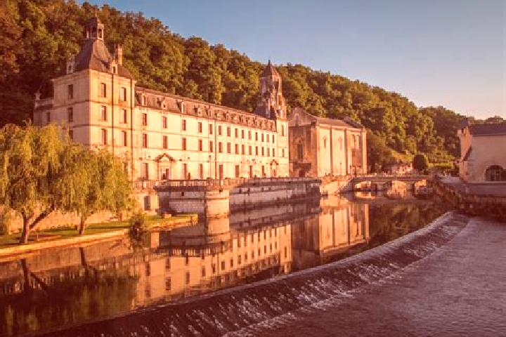 Addison, 20 — Escort in Brantome, France