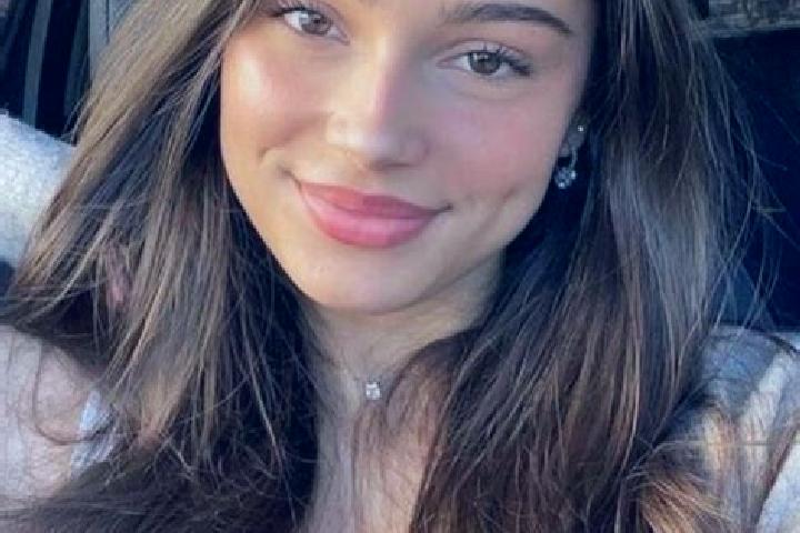 Addison, 21, a auburn hazel-eyed slavic companion based in Palavansathu. Offering Travel Companion, Couples, OWO. Available for incall and outcall, day and e...