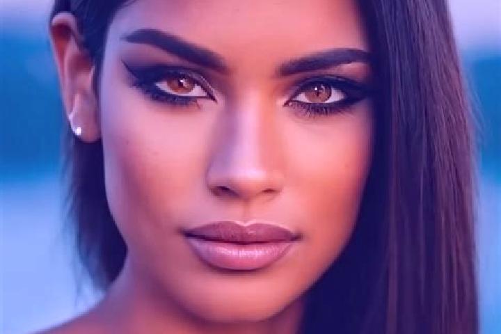 Addison, 21, a black green-eyed latina companion based in Pernumia. Offering Roleplay, Erotic Massage, GFE. Available for incall and outcall, overnight booki...