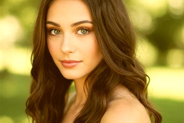 Addison, 21, a brunette hazel-eyed mediterranean companion based in Smecno. Offering Dinner Date, CIM, Prostate Massage. Available for incall and outcall, ov...