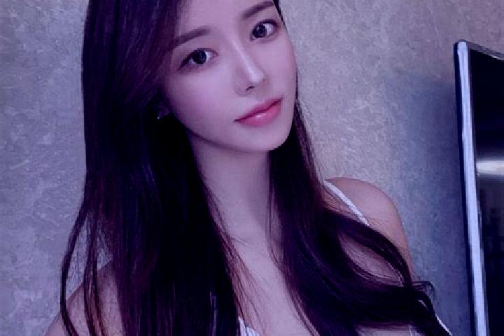 Addison, 21 — Escort in Hongyansi, China