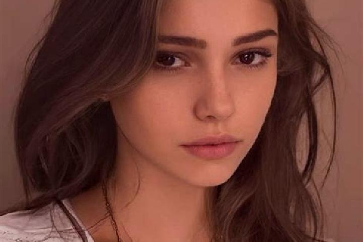 Addison, 22, a auburn hazel-eyed slavic companion based in Curahuara de Carangas. Offering Deep French Kissing, GFE, 69. Available for incall and outcall, da...