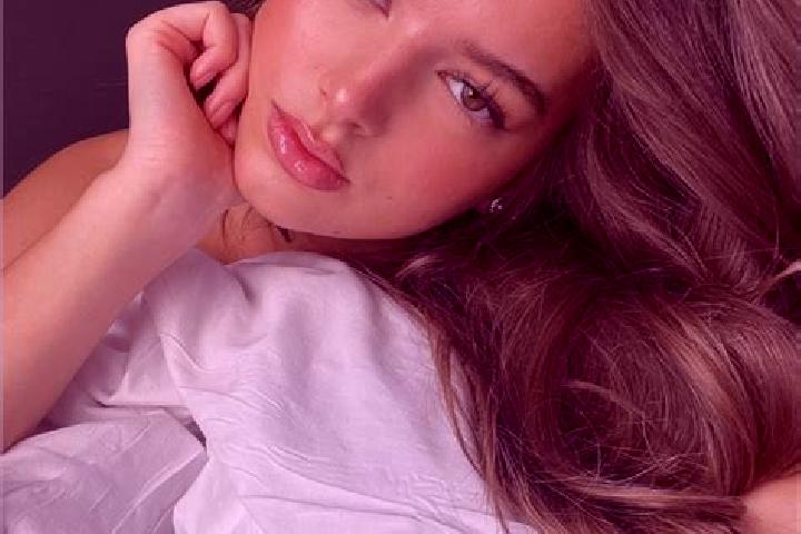 Addison, 22, a chestnut dark-eyed latina companion based in Monchy-Saint-Eloi. Offering CIM, Prostate Massage, Travel Companion, Duos. Available for incall a...