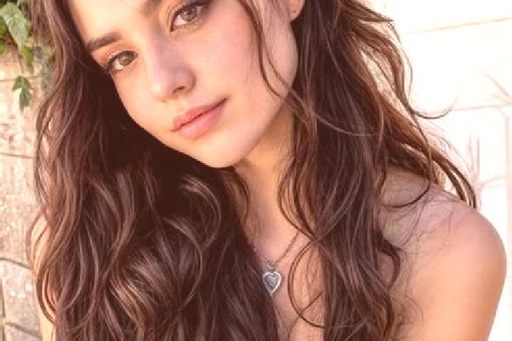 Addison, 23, a auburn brown-eyed middle eastern companion based in Walkeringham. Offering Tantra, Massage, Duos, BDSM, GFE. Available for incall and outcall,...
