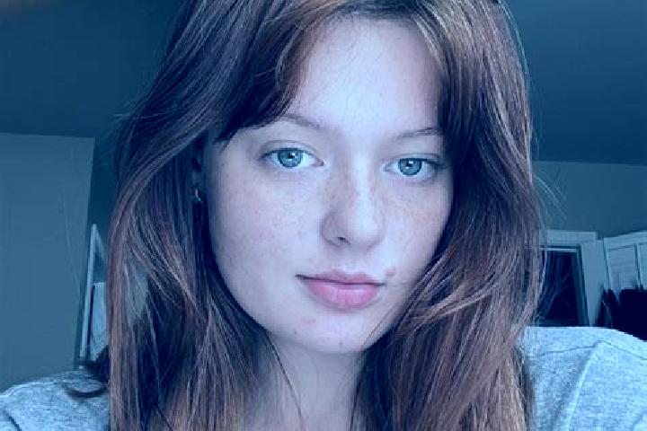 Addison, 23, a dark blonde amber-eyed mixed companion based in Lang Thuong. Offering Massage, Couples, Travel Companion. Available for incall and outcall, da...