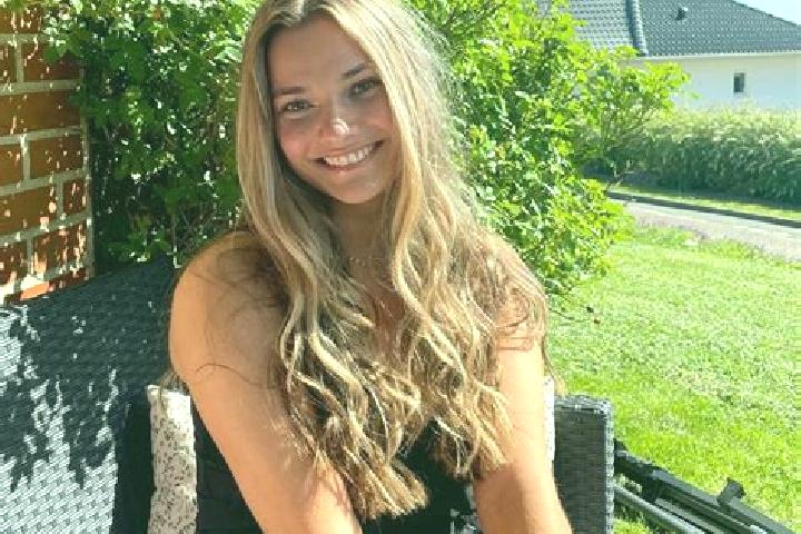 Addison, 23 — Escort in Neder Holluf, Denmark