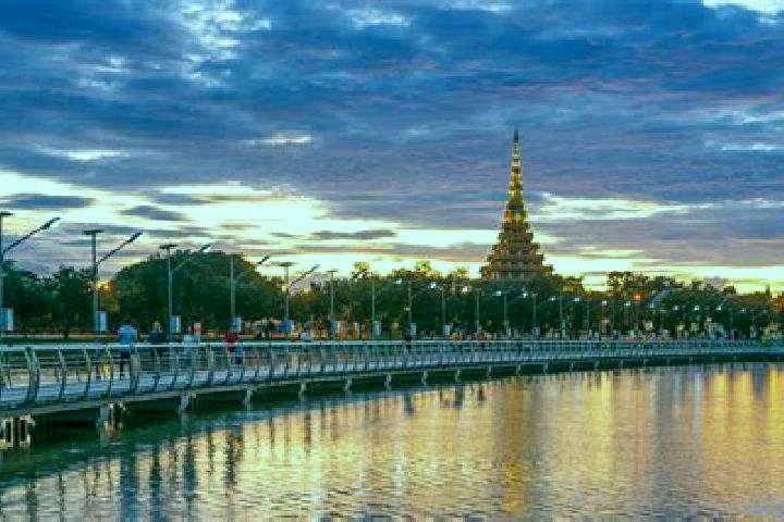 Addison, 24 — Escort in Phu Wiang, Thailand