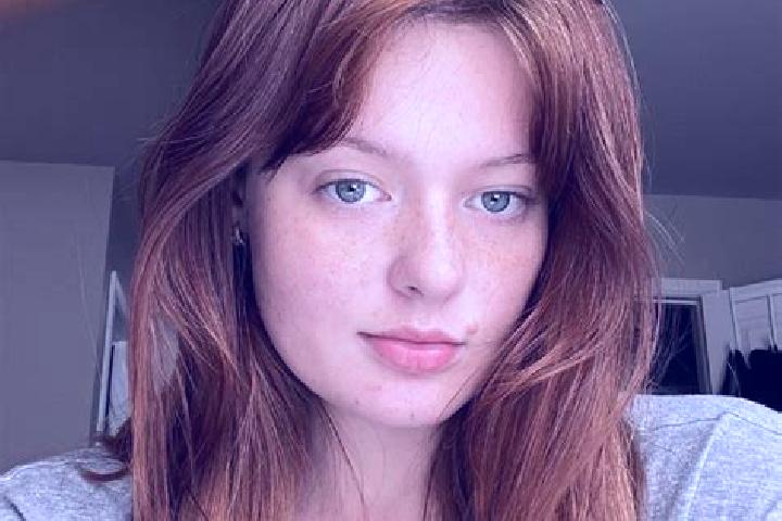 Addison, 25, a auburn grey-eyed european companion based in Simaria. Offering CIM, BDSM, GFE, Tantra. Available for incall and outcall, day and evening dates.