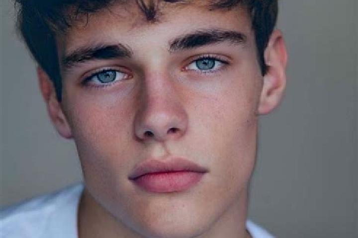 Addison, 25, a black brown-eyed caucasian companion based in Curteni. Offering OWO, BDSM, Dinner Date. Available for incall and outcall, overnight bookings a...