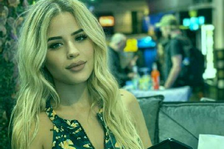 Addison, 26 — Escort in Karacabey, Turkey