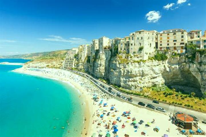 Addison, 27 — Escort in Santa Eufemia Lamezia, Italy