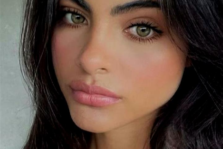Addison, 28, a chestnut green-eyed indian companion based in Huifa. Offering Domination, Travel Companion, OWO. Available for incall and outcall, overnight b...