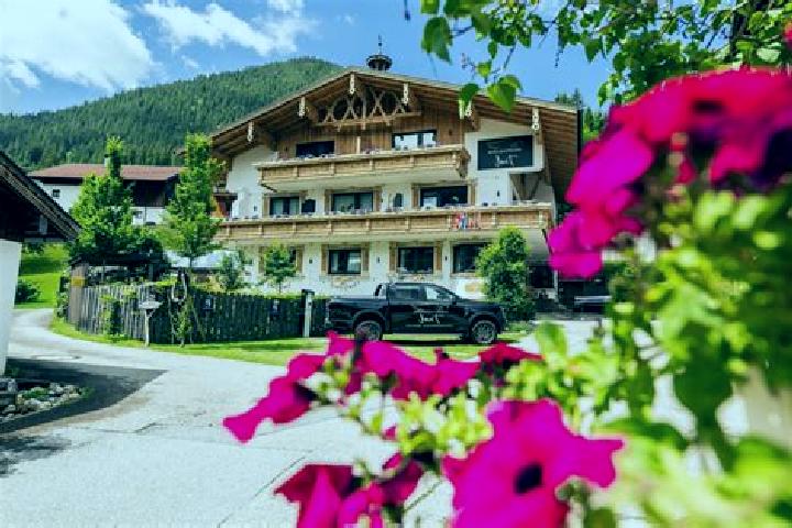 Addison, 28 — Escort in Hoefen, Austria