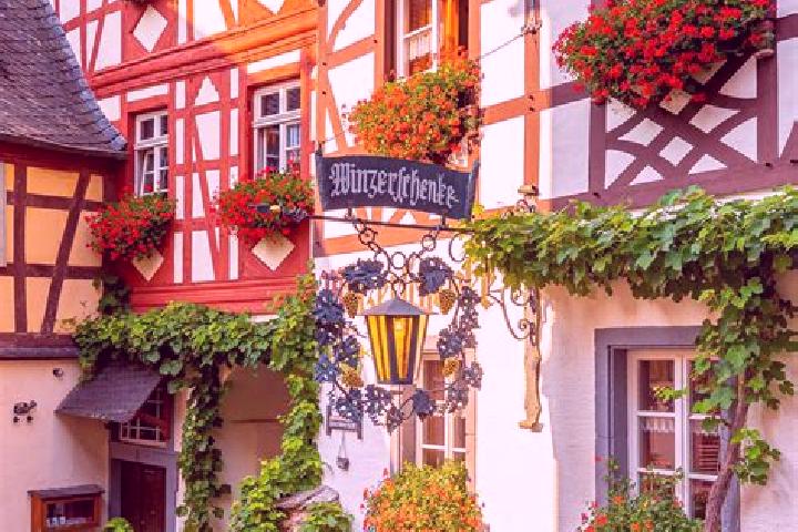 Addison, 30 — Escort in Gullesheim, Germany