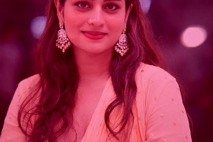 Addison, 32, a auburn amber-eyed indian companion based in Aysha. Offering Party Girl, Roleplay, Couples. Available for incall and outcall, overnight booking...
