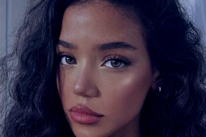 Addison, 32, a black brown-eyed european companion based in Klimovo. Offering GFE, BDSM, Tantra, 69. Available for incall and outcall, day and evening dates.
