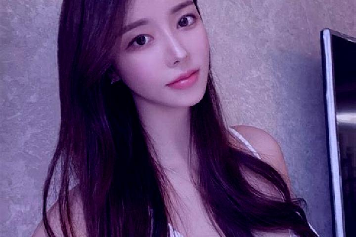 Addison, 32 — Escort in Dagushan, China