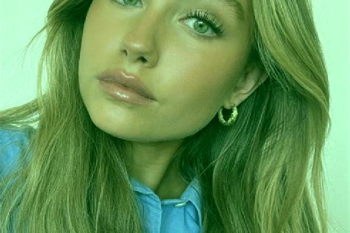Addison, 33, a dark blonde green-eyed european companion based in Sanabis. Offering Massage, Overnight, Prostate Massage, Erotic Massage. Available for incal...
