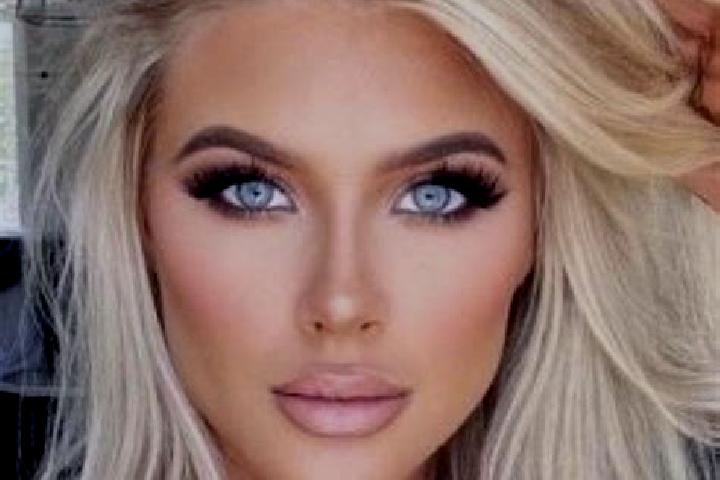 Addison, 33, a platinum blonde blue-eyed mixed companion based in Torrelara. Offering A-Level, Overnight, Girlfriend Experience. Available for incall and out...