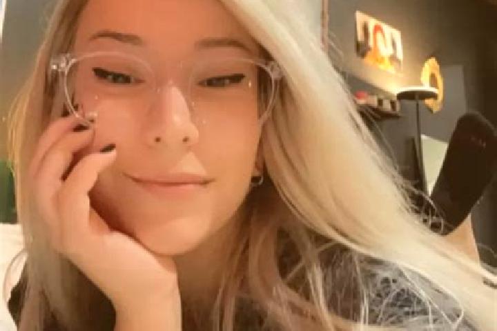 Addison, 34, a blonde dark-eyed asian companion based in Mota del Cuervo. Offering GFE, Striptease, 69. Available for incall and outcall, day and evening dates.