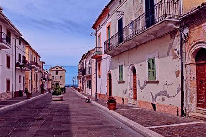 Addison, 34 — Escort in San Vito Chietino, Italy