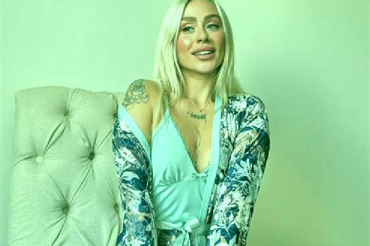Addison, 35 — Escort in Flore, United Kingdom