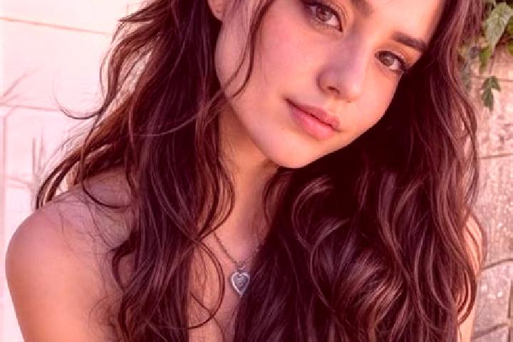 Addison, 36, a auburn hazel-eyed middle eastern companion based in Dippach. Offering CIM, Couples, Roleplay. Available for incall and outcall, overnight book...