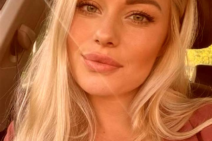 Addison, 36, a blonde hazel-eyed caribbean companion based in Clover. Offering Striptease, Dinner Date, Erotic Massage, CIM, Couples. Available for incall an...