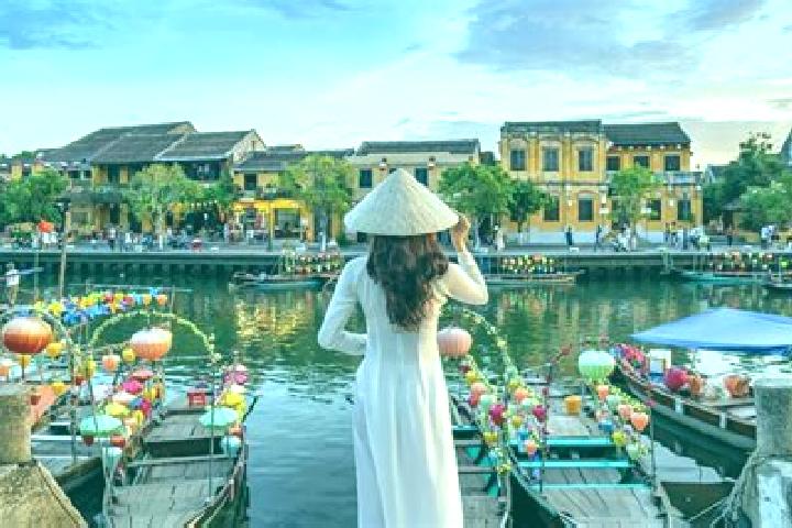 Addison, 36 — Escort in Hoi An, Vietnam