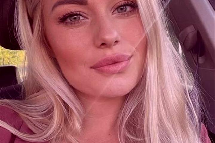 Addison, 38, a blonde hazel-eyed mixed companion based in Assiniboia. Offering Dinner Date, 69, Massage. Available for incall and outcall, overnight bookings...