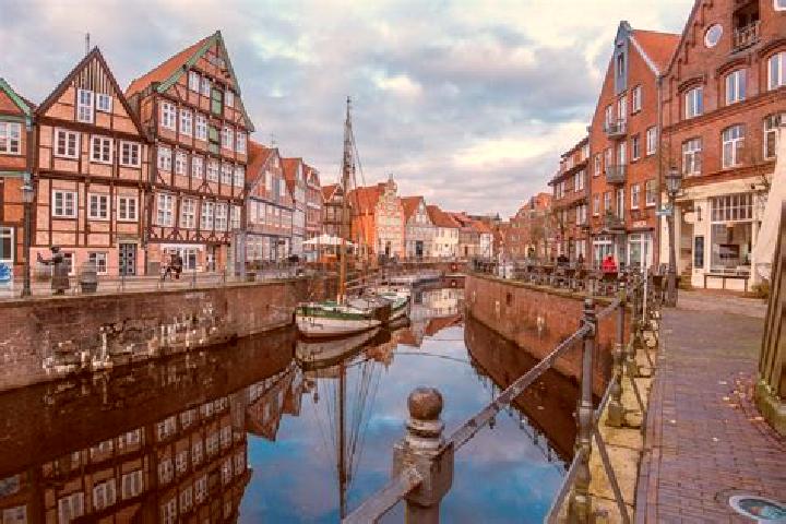 Addison, 38 — Escort in Butjadingen, Germany