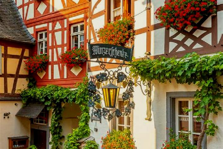 Addison, 39 — Escort in Durrwangen, Germany