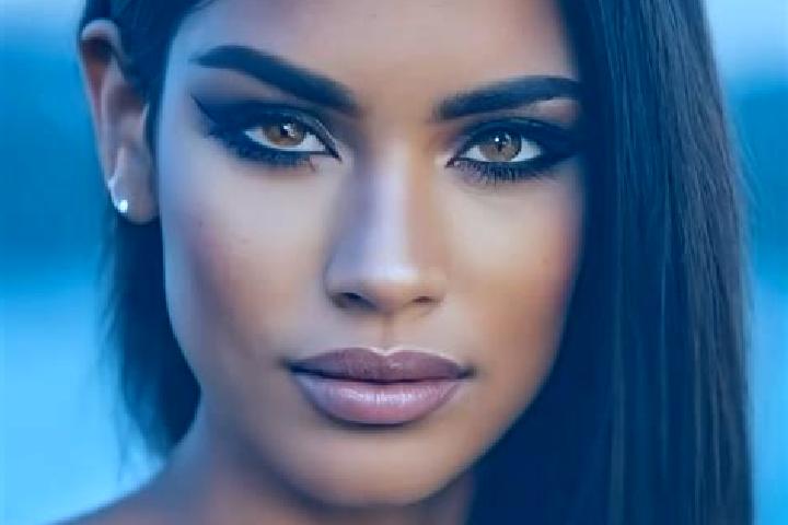 Alice, 20, a red amber-eyed latina companion based in Dienci. Offering Couples, Striptease, Girlfriend Experience. Available for incall and outcall, overnigh...