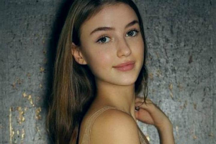 Alice, 20, a red dark-eyed caucasian companion based in Casta. Offering CIM, Couples, Striptease, Overnight. Available for incall and outcall, day and evenin...