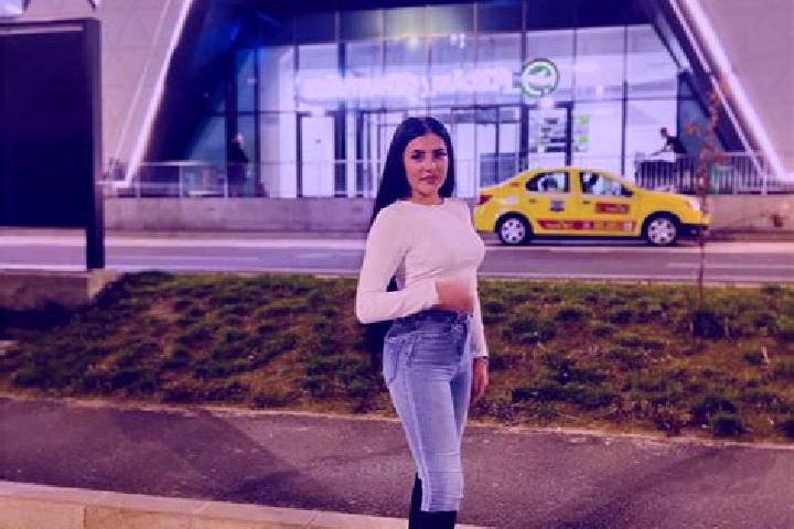 Alice, 20 — Escort in Perieni, Romania