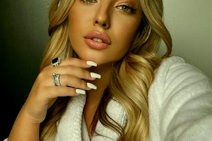 Alice, 21, a blonde dark-eyed latina companion based in Yukaritandir. Offering A-Level, Overnight, Party Girl, Erotic Massage. Available for incall and outca...