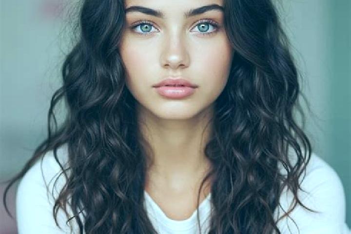 Alice, 21, a brunette amber-eyed mediterranean companion based in Songyang. Offering Erotic Massage, Couples, Striptease, Domination. Available for incall an...