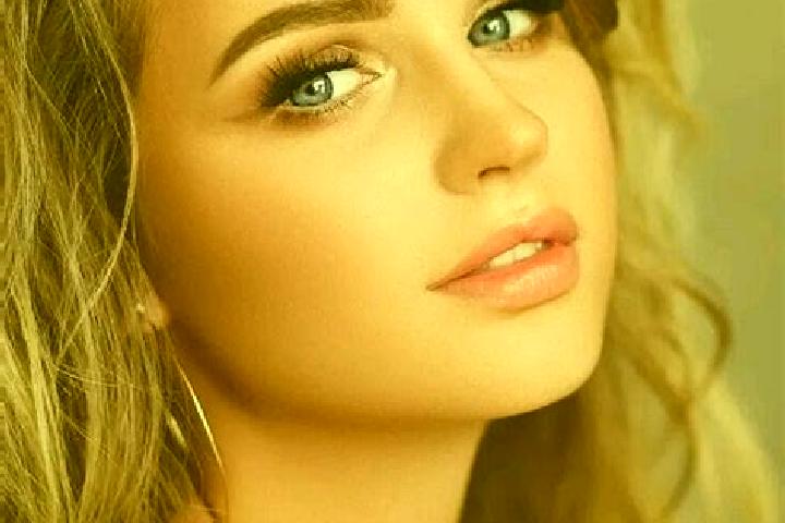 Alice, 21, a dark blonde blue-eyed ebony companion based in Rud Avar. Offering Roleplay, BDSM, Striptease. Available for incall and outcall, day and evening ...